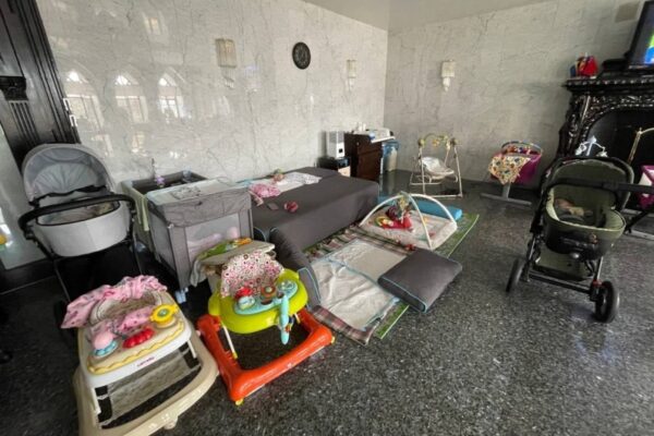 这些乌克兰代孕婴儿，仍在地下室等待外国父母接走